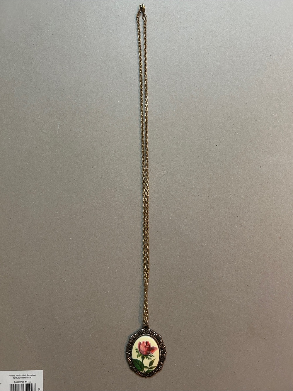 Vintage-Style Gold Pendant Necklace with Pink Rose